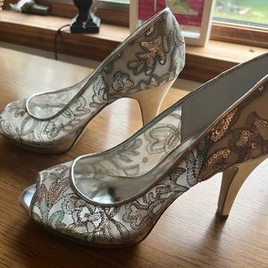 Nine West Size 10 high heeled shoes NEVER WORN